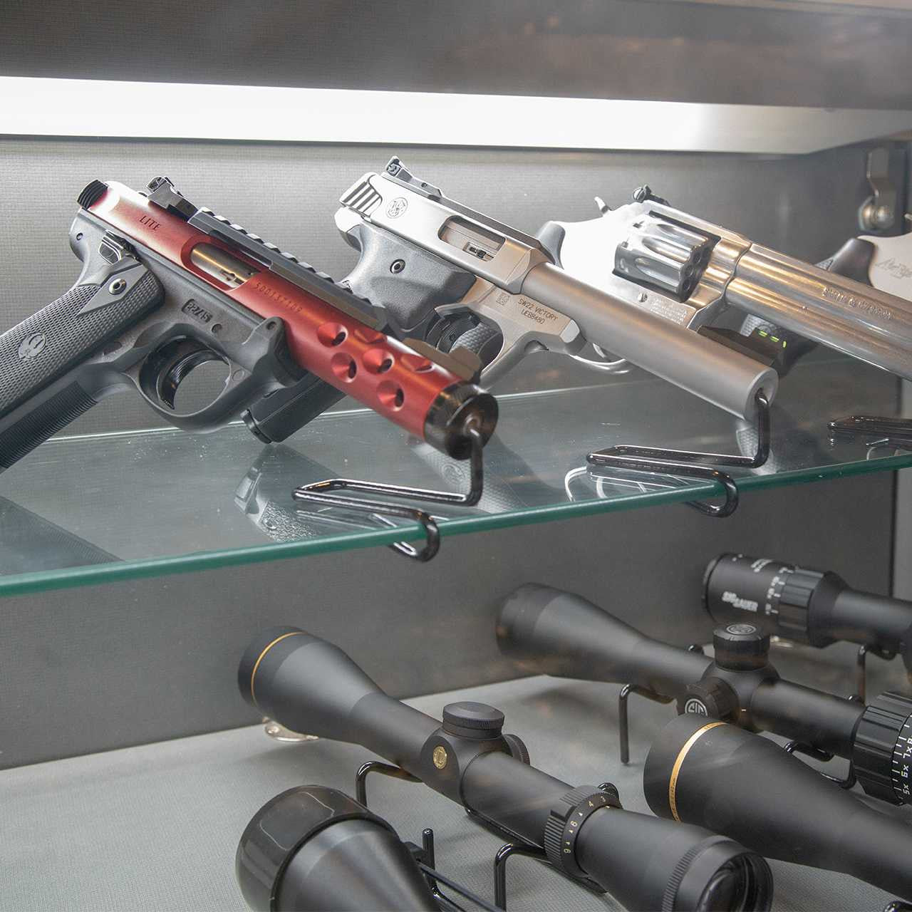 Front Kiks - Handgun Display Stand for Glass Shelves